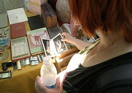 Puesto de objetos de segunda mano