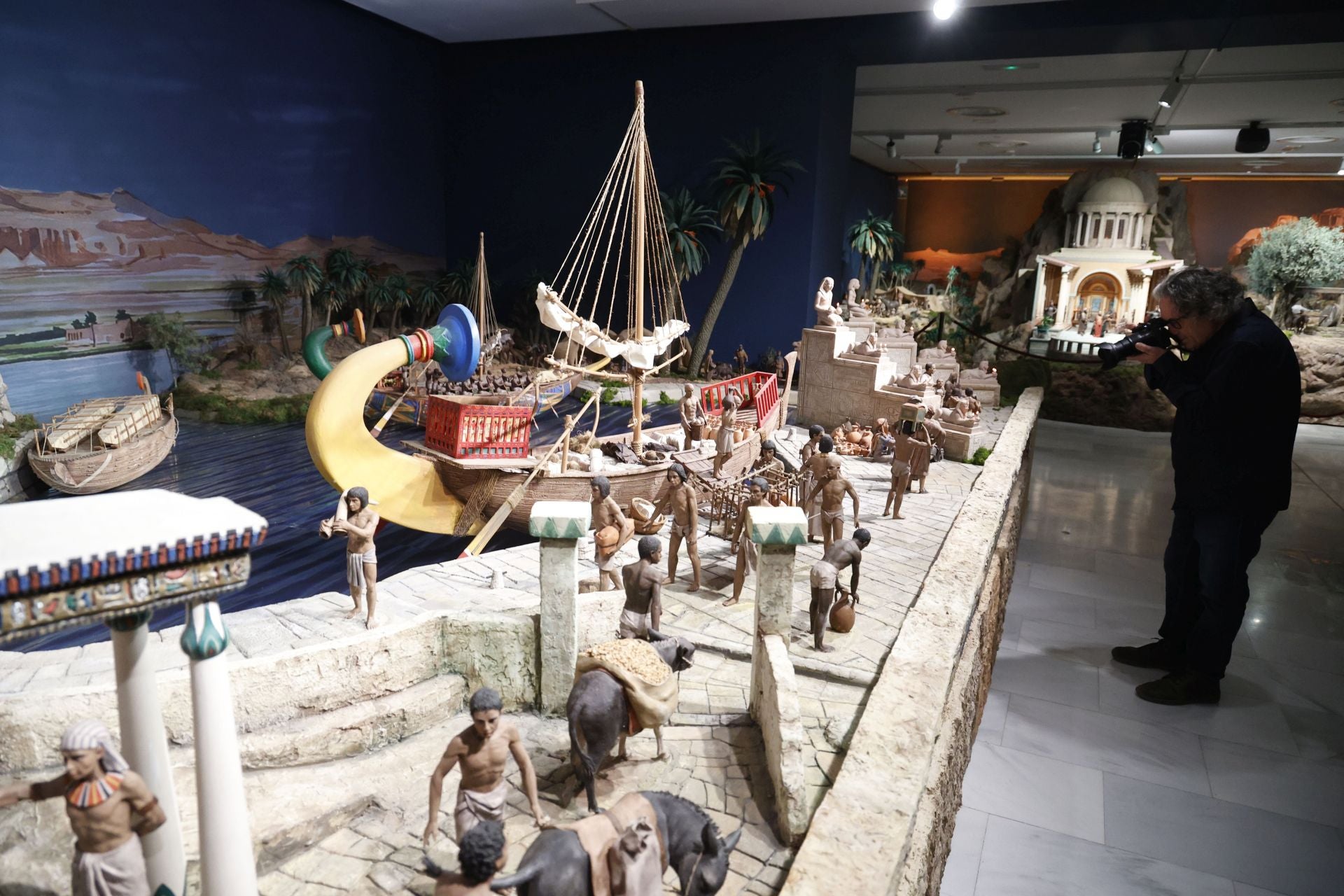 El belen de Bancaja con más de mil figuras de barro restauradas abre casi 20 años después