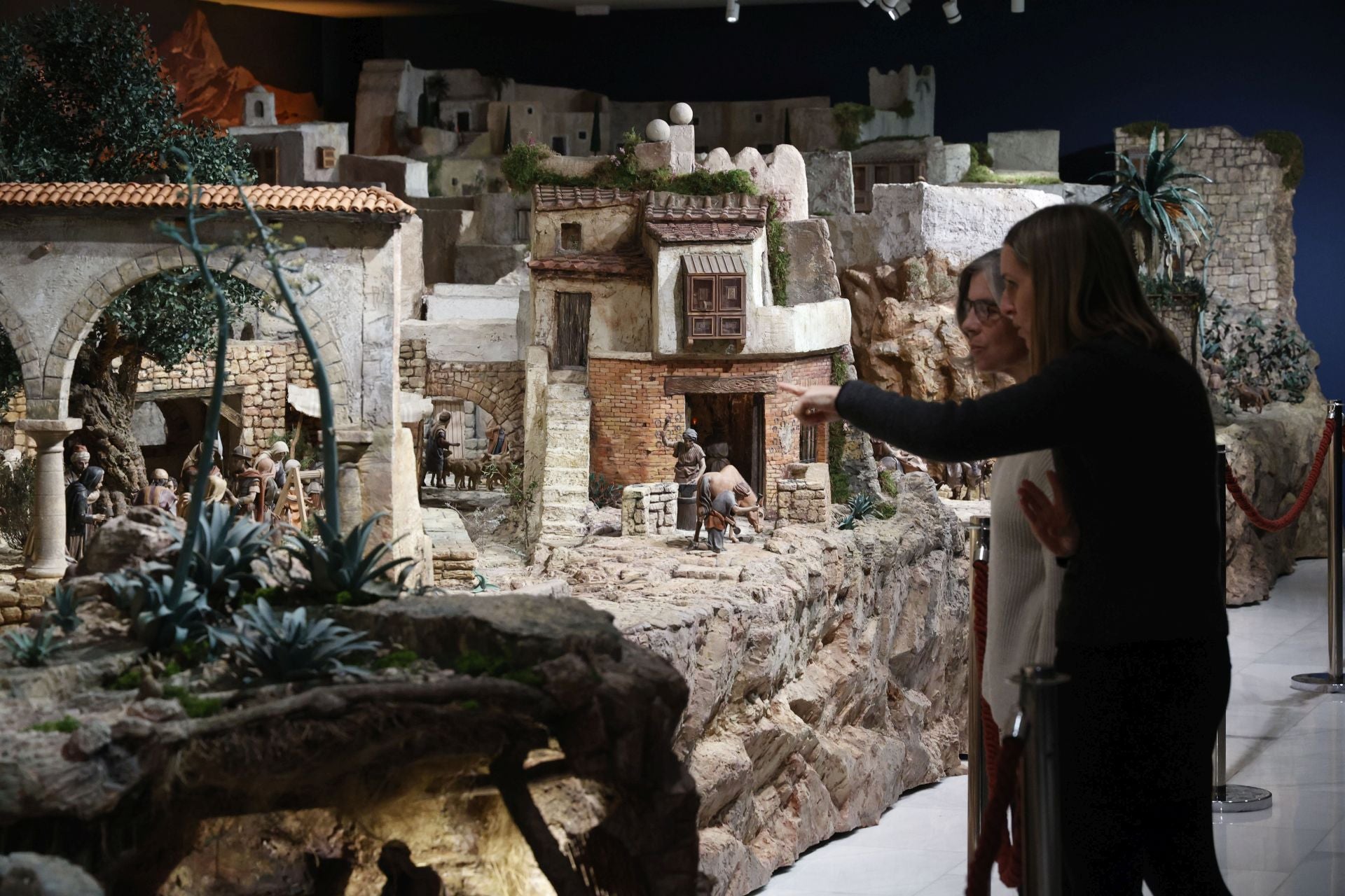 El belen de Bancaja con más de mil figuras de barro restauradas abre casi 20 años después