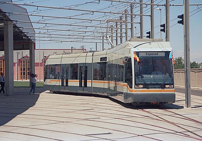 Unidad especial del tranvía para la inauguración de una Línea.