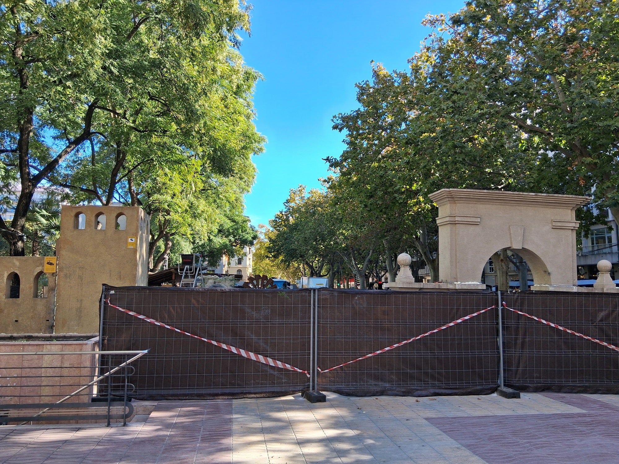 Montaje del belén monumental de Xàtiva.