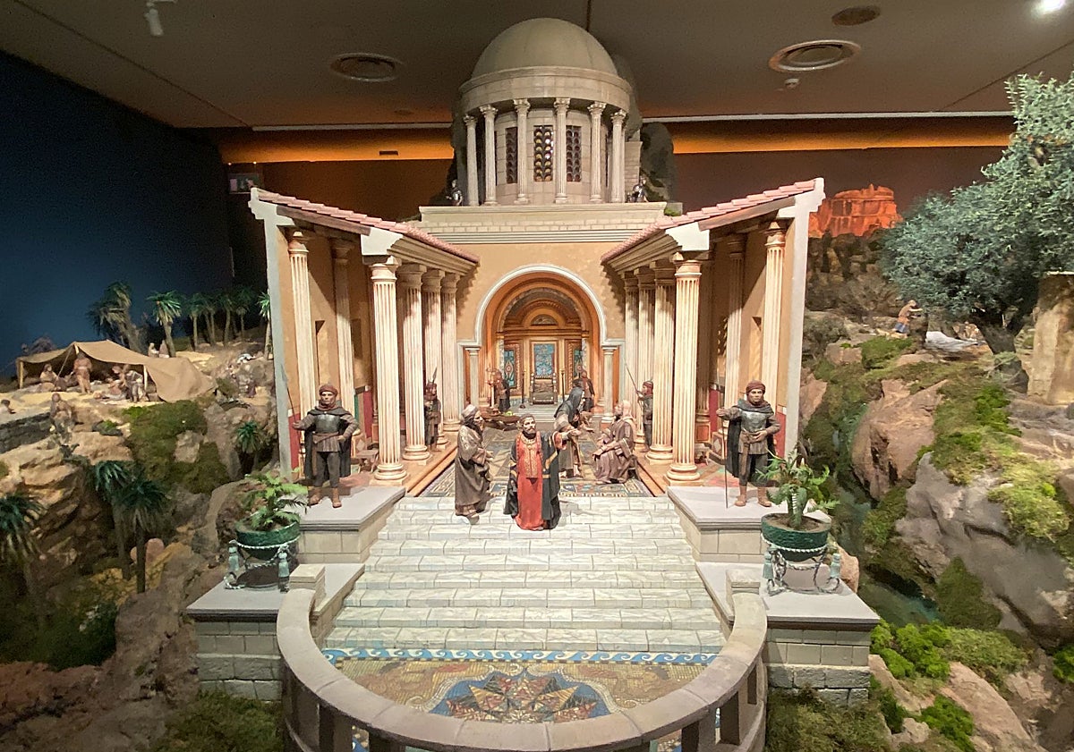 Imagen principal - Castillo de Herodes y pajes con los camellos reales.