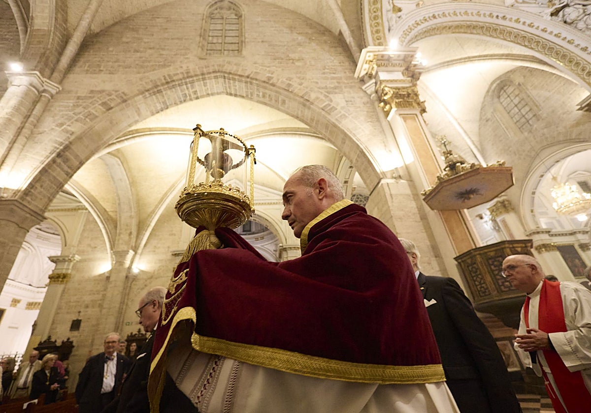 Entrega de réplicas del Santo Cáliz.