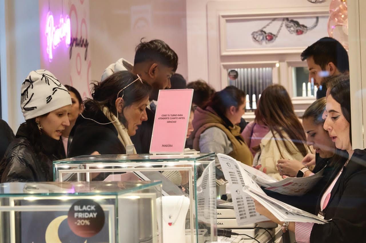 La fiebre por el Black friday en Valencia