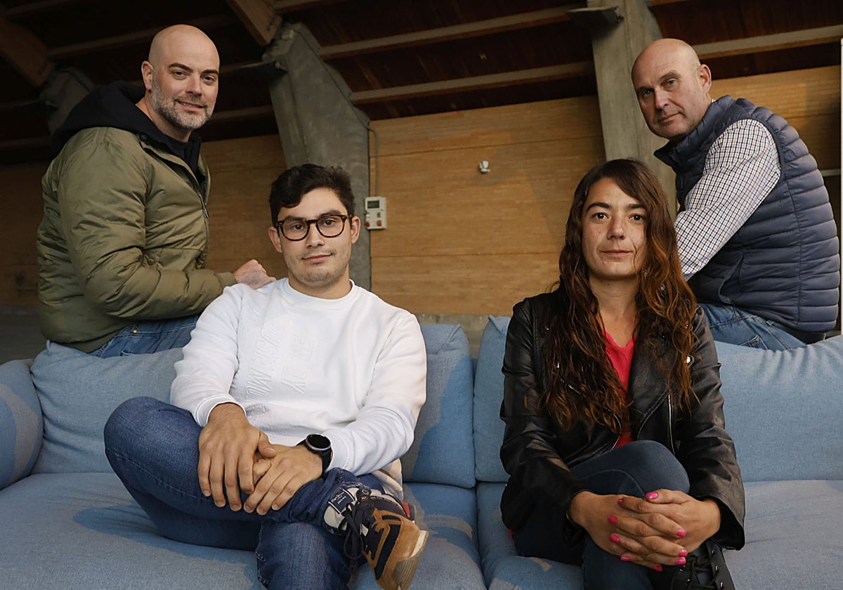 De izq. a dcha., el enólogo Javier Revert, el floricultor Carles Almiñana, la cultivadora de olivos y almendros Rebeca Sales y el arrocero José Pascual, en la redacción de LAS PROVINCIAS.