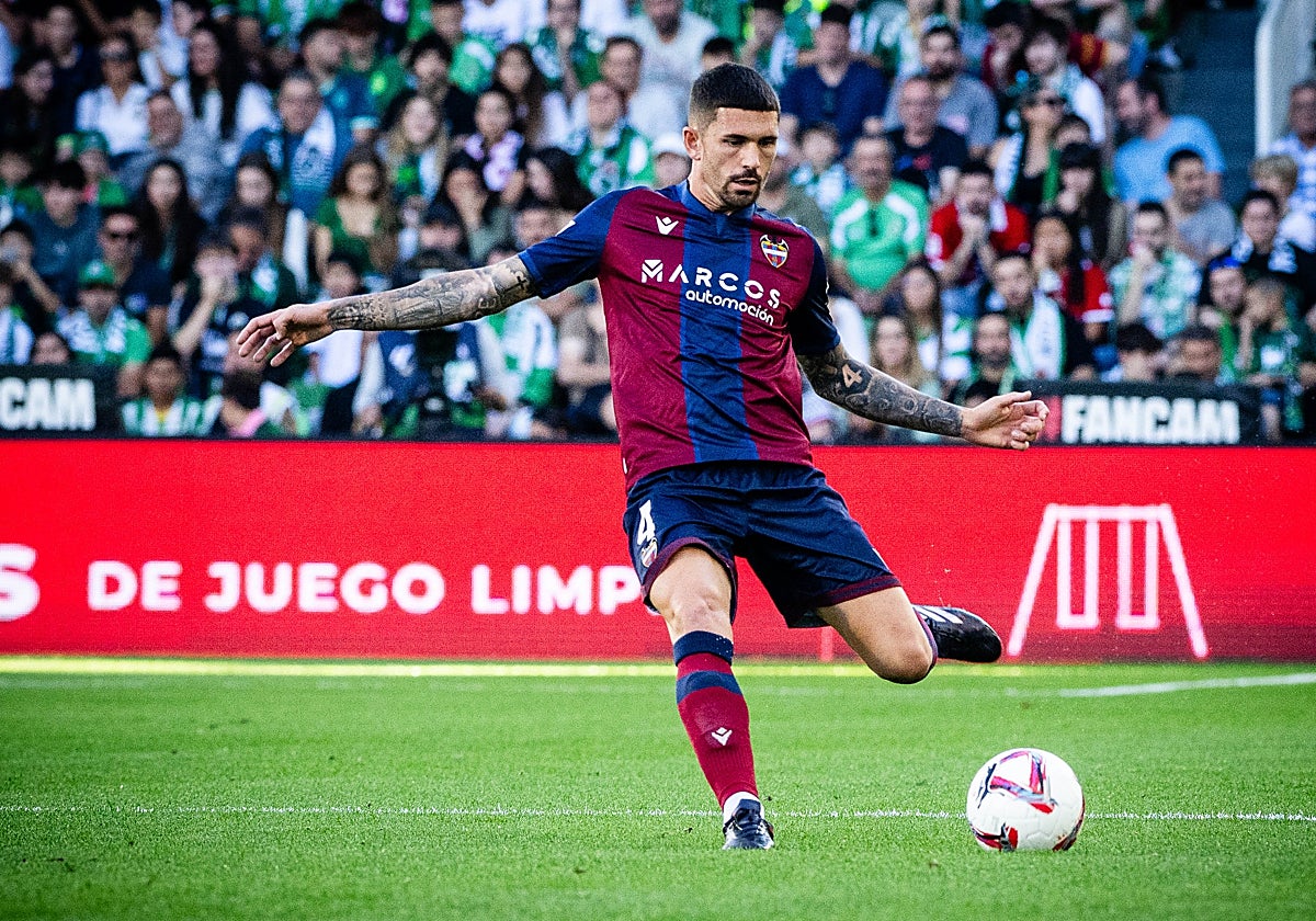 Dela, durante un partido con el Levante UD.