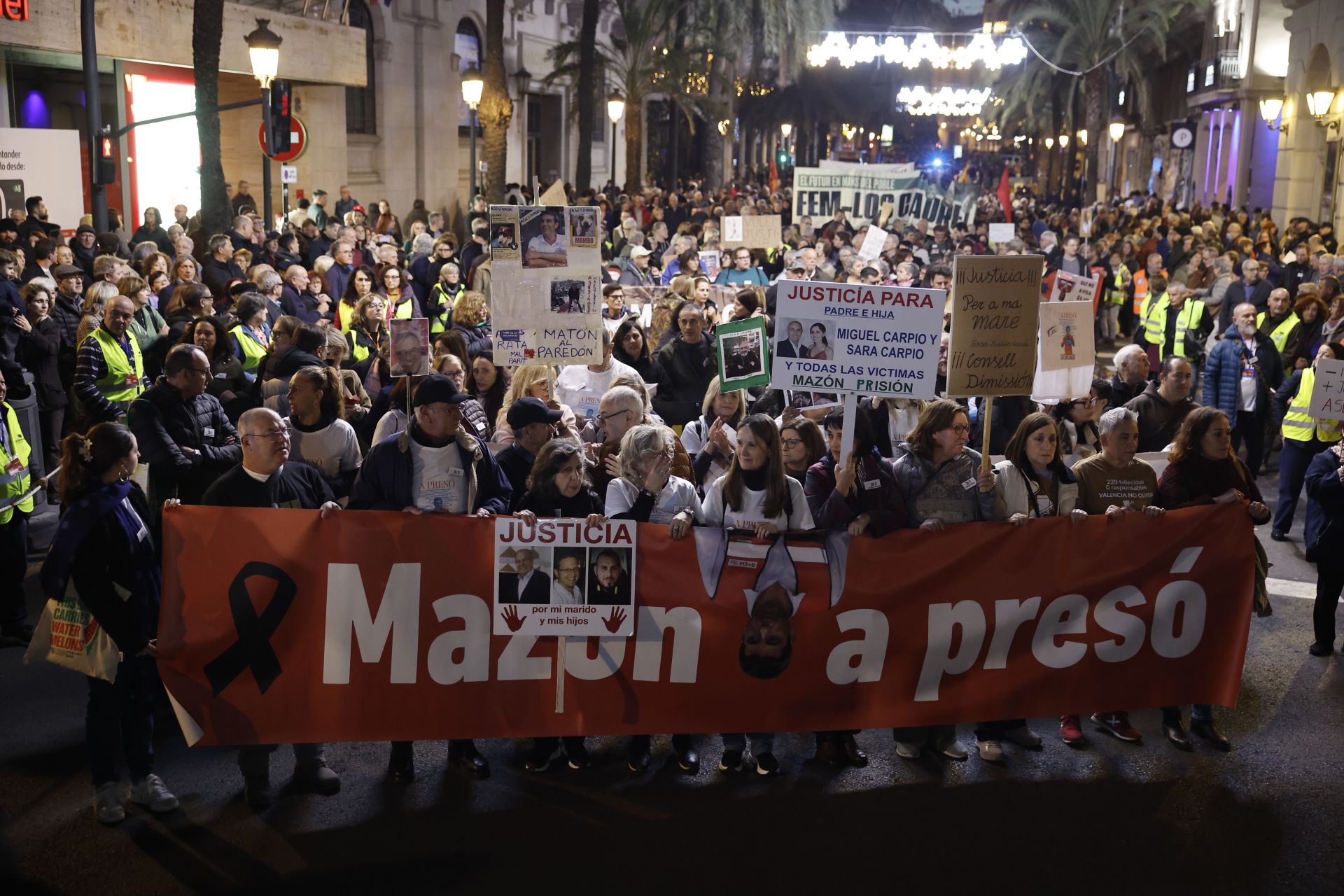 Las víctimas de la dana salen de nuevo a la calle tras la dimisión de Mazón