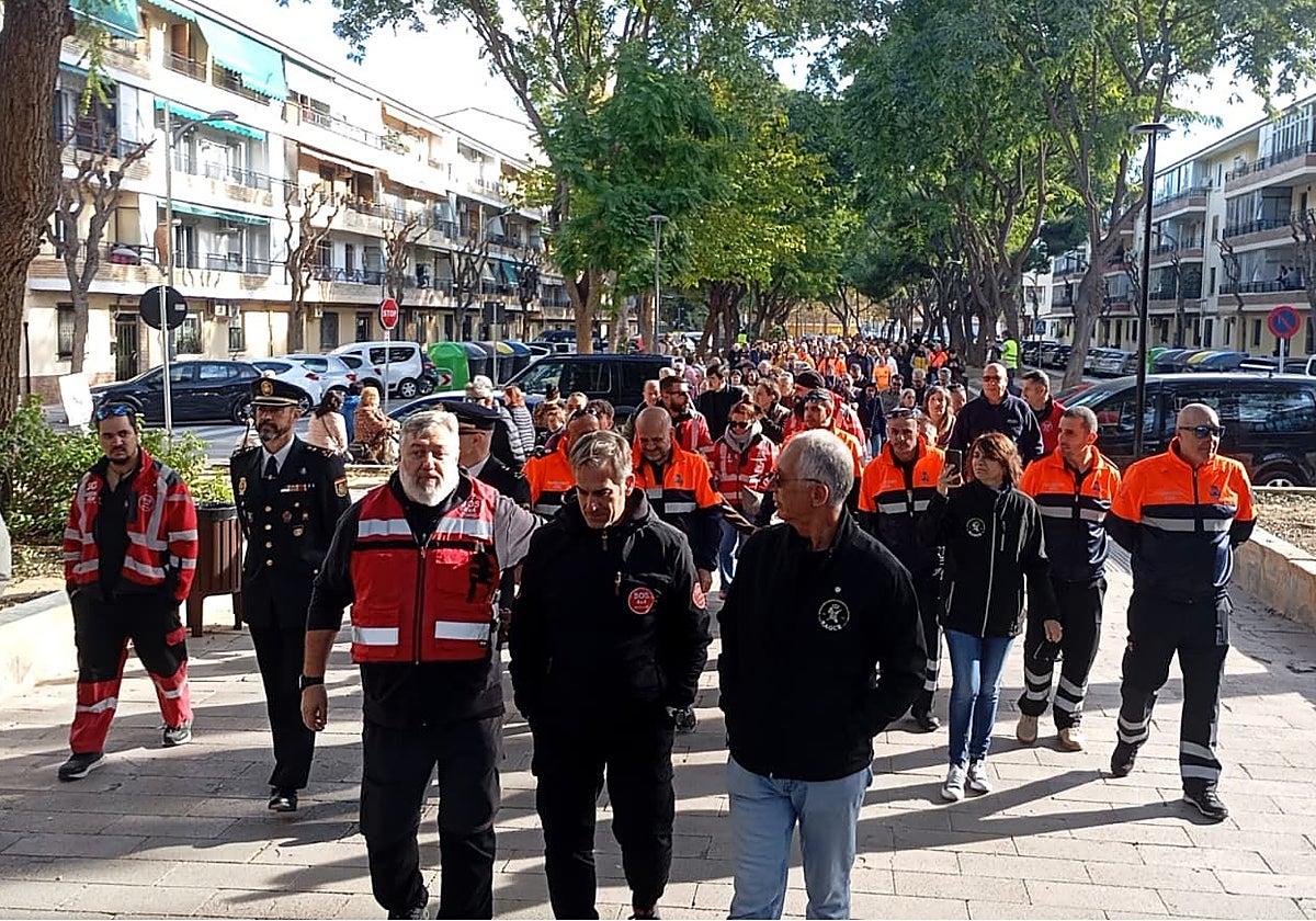 Un momento del pasacalle por el barrio Orba de Alfafar.