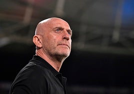 Julián Calero dirige la mirada al horizonte.