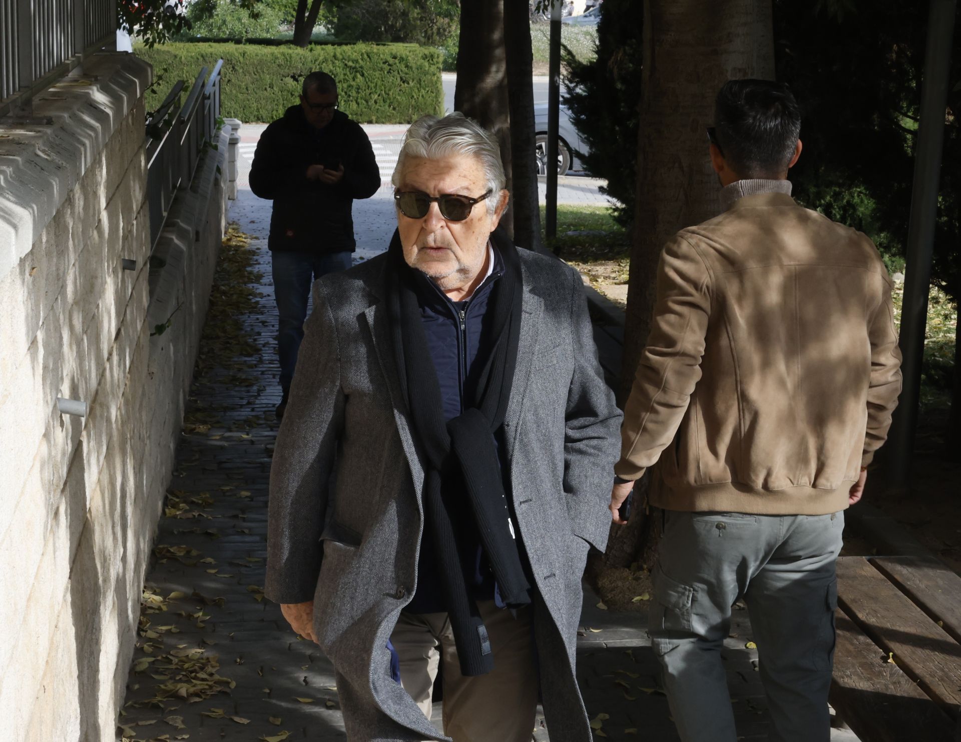 FOTOS | Último adiós a José Luis Olivas en el Tanatorio de Valencia