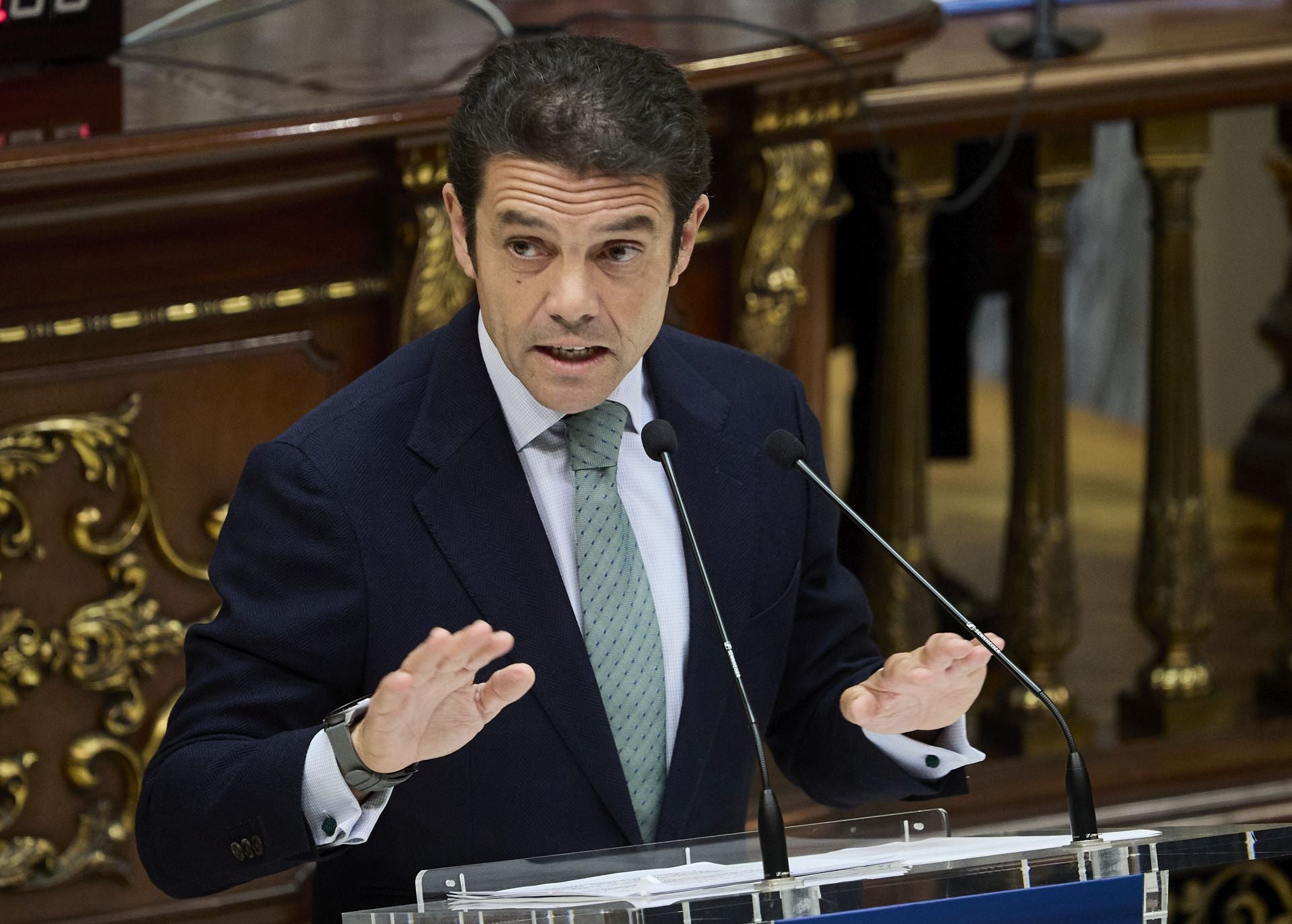 Pleno del Ayuntamiento de Valencia para debatir la implantación de la zona de bajas emisiones