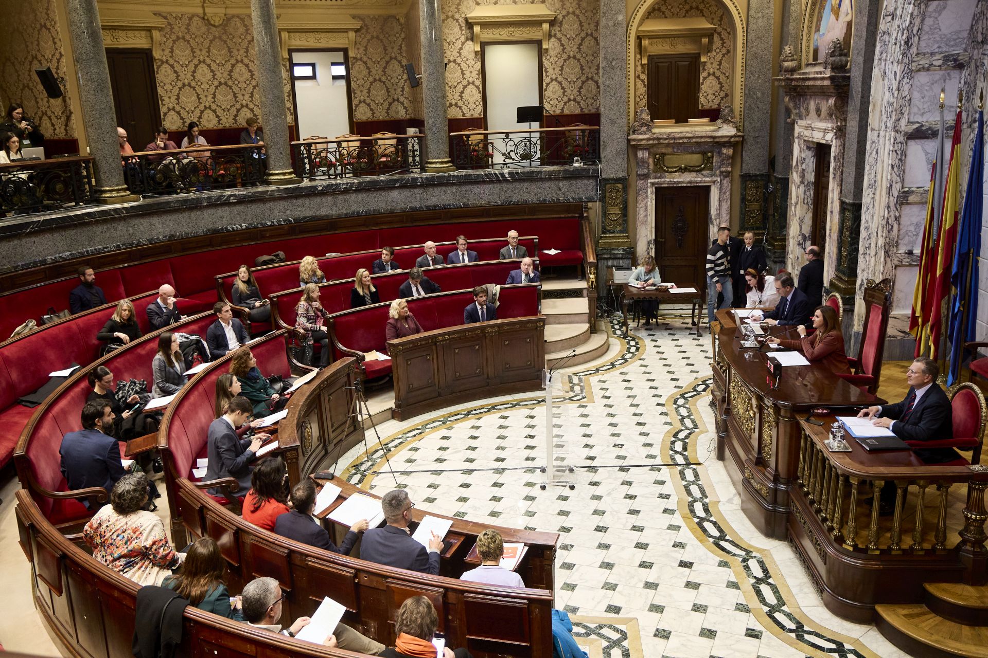 Pleno del Ayuntamiento de Valencia para debatir la implantación de la zona de bajas emisiones