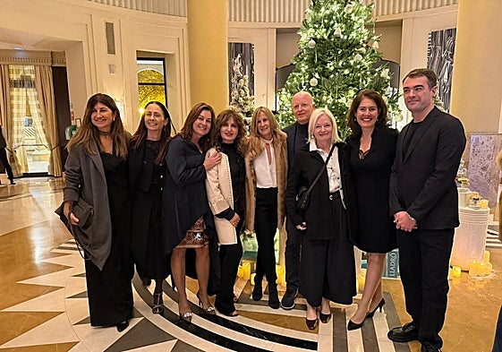 Invitados al encendido del árbol de uno de los hoteles de lujo de Valencia, decorado por Sigfrido Serra.