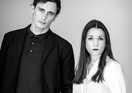 Yoann López e Inma Cano, los dos jóvenes detrás de la firma de moda infantil.