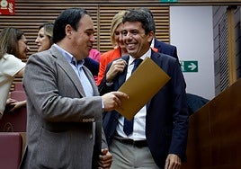 Pérez Llorca y Mazón, con Salomé Pradas tras éste.