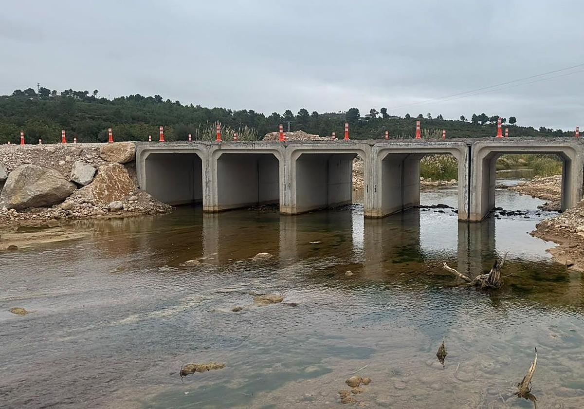 Paso actual sobre el Magro en Macastre.