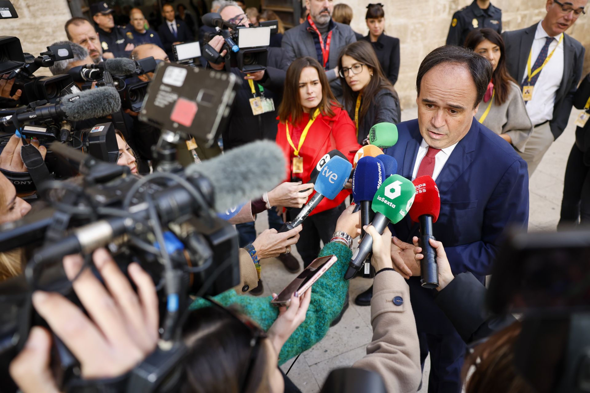 Fotos de la toma de posesión de Pérez Llorca como president de la Generalitat