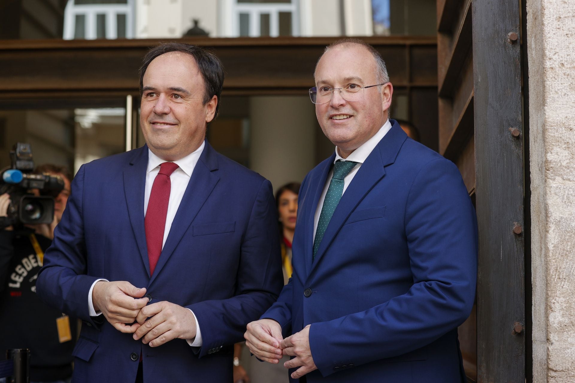 Fotos de la toma de posesión de Pérez Llorca como president de la Generalitat