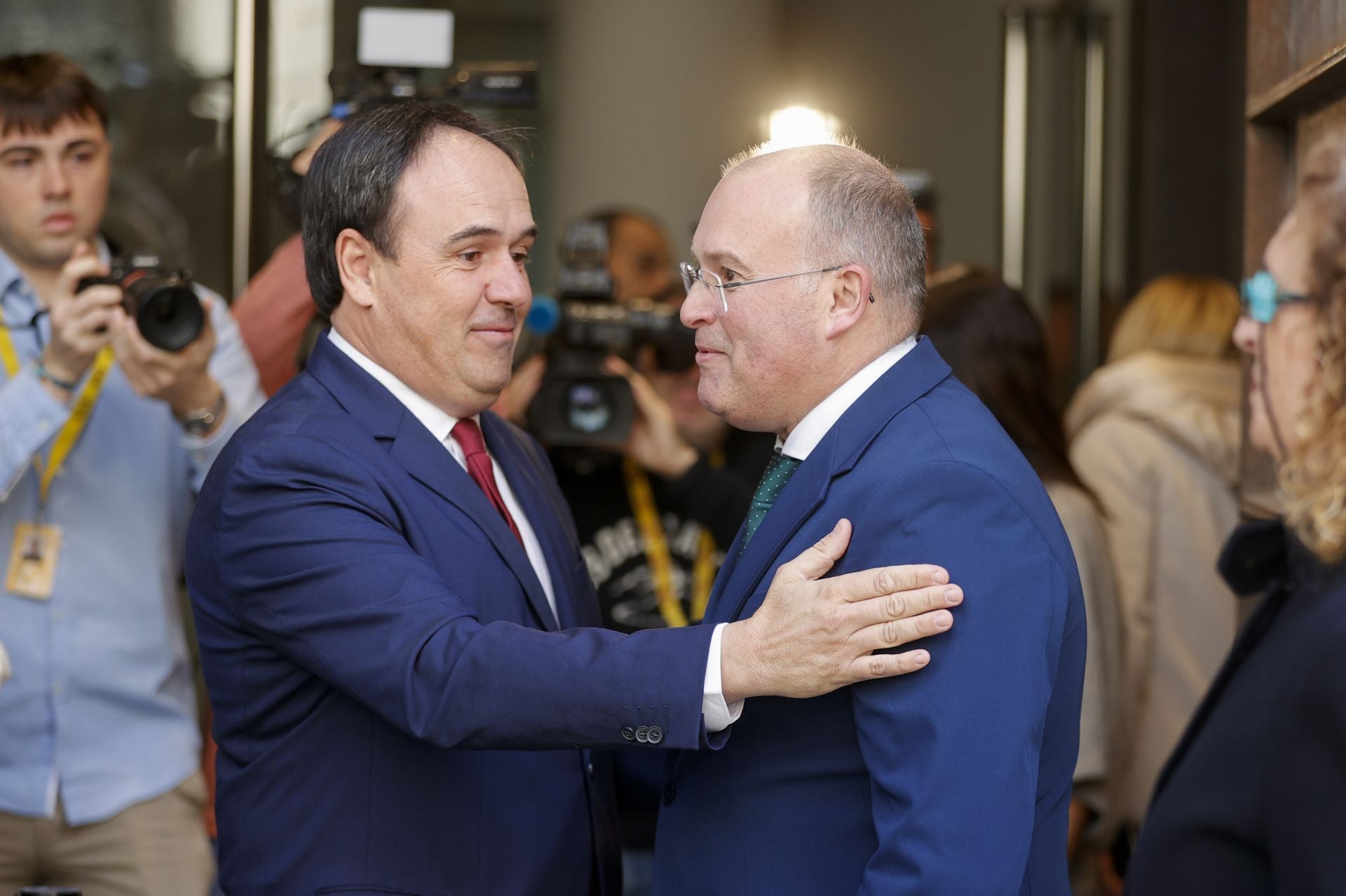 Fotos de la toma de posesión de Pérez Llorca como president de la Generalitat