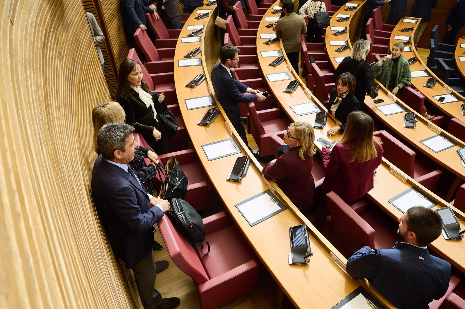 Fotos de la toma de posesión de Pérez Llorca como president de la Generalitat