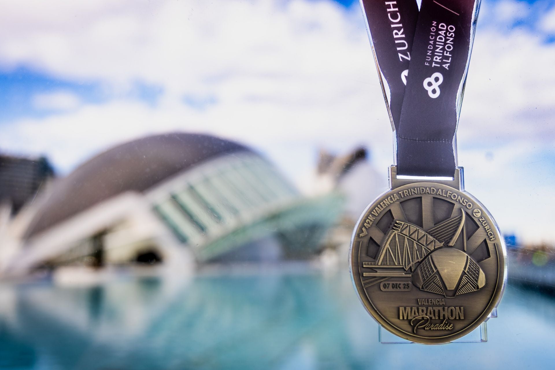 Fotos: Valencia se pone guapa para el Maratón 2025