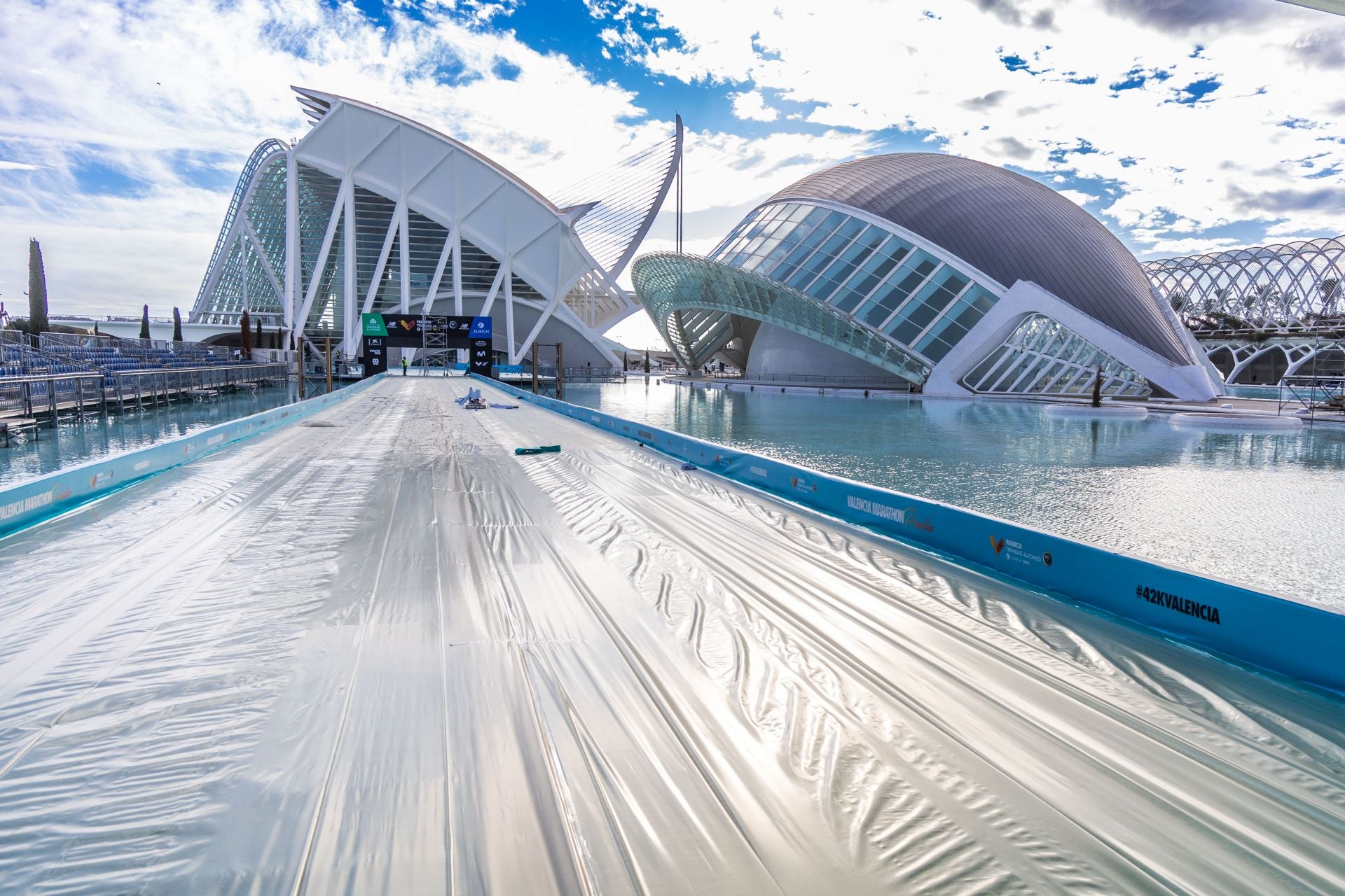 Fotos: Valencia se pone guapa para el Maratón 2025