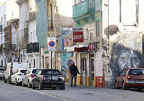 Colorido en la calle Escalante del Cabanyal, en plena «zona cero» de la prolongación de Blasco Ibáñez.