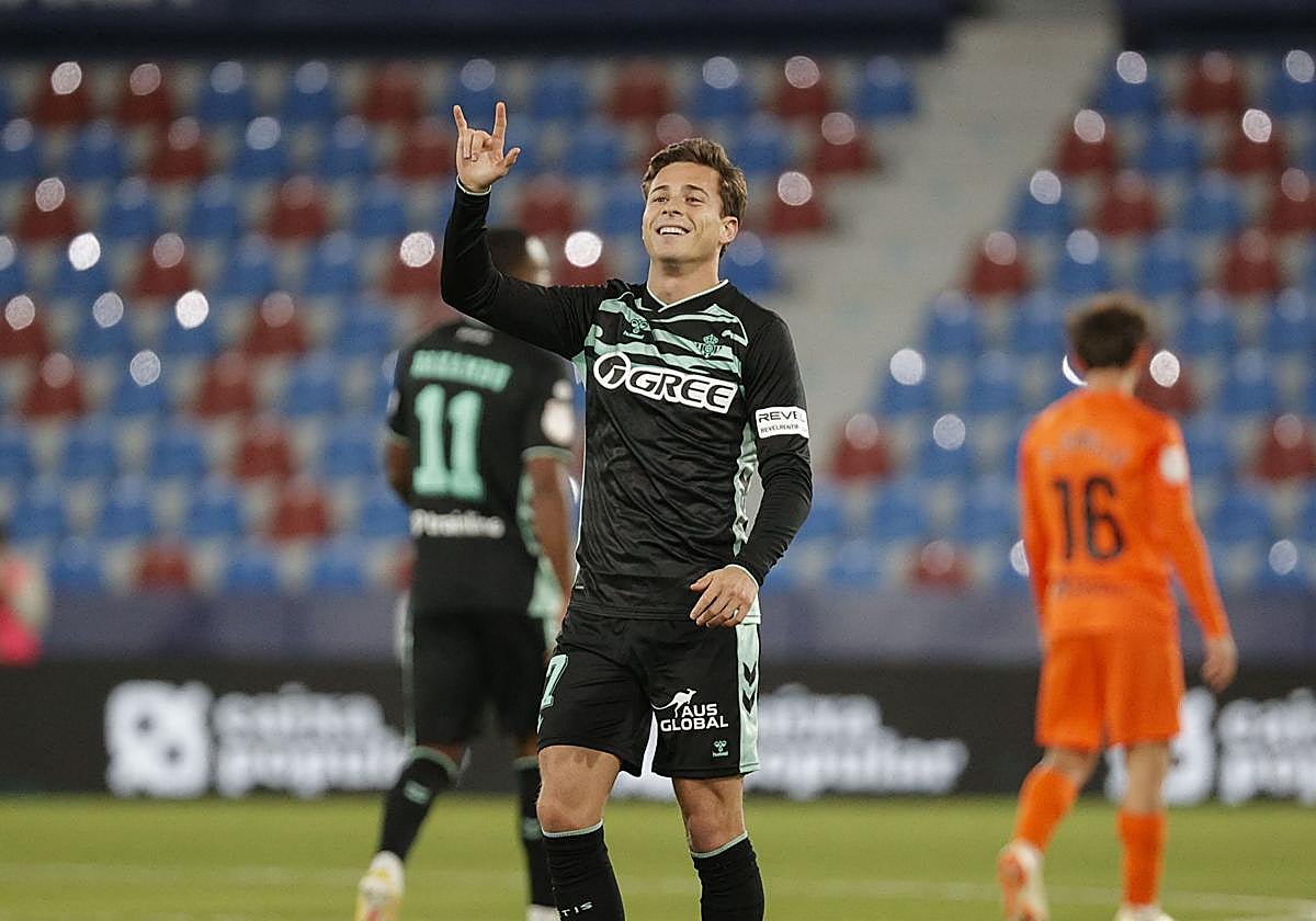 Rodrigo Riquelme, con el Betis.