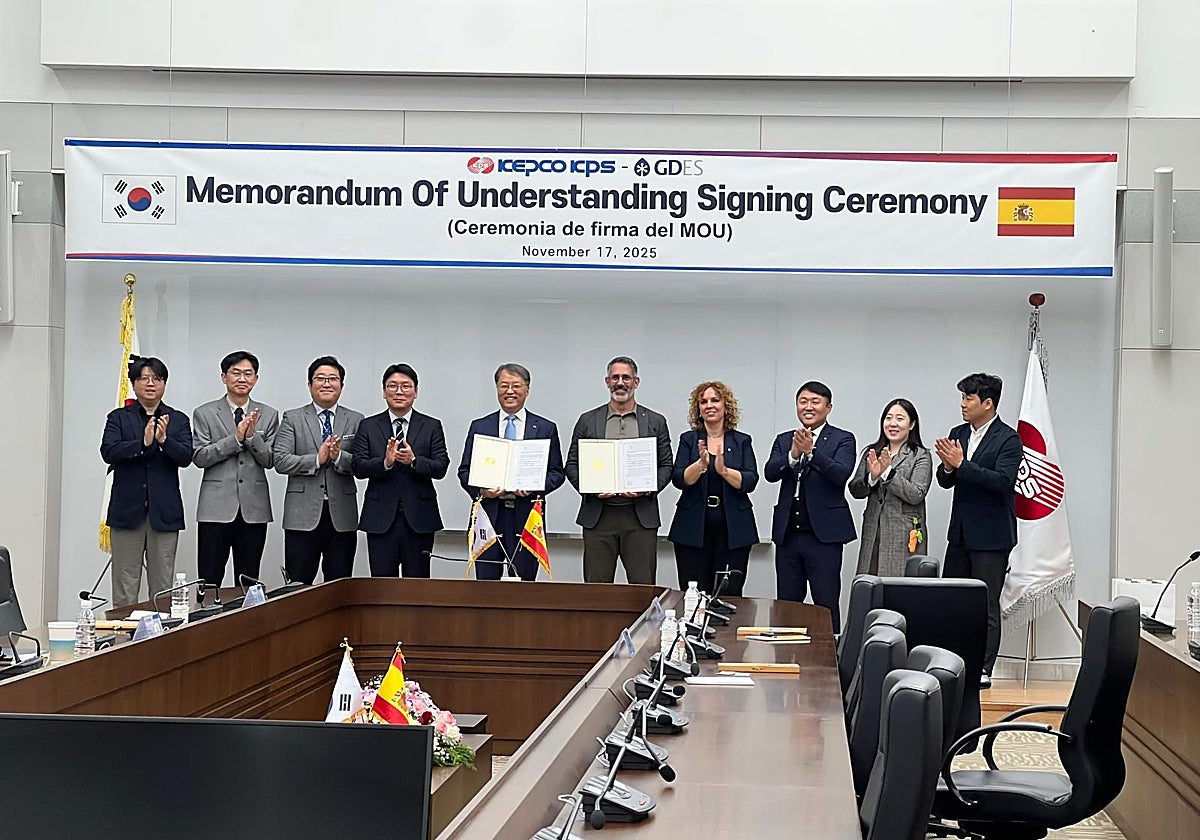 Firma del memorando de entendimiento entre ambas empresas.