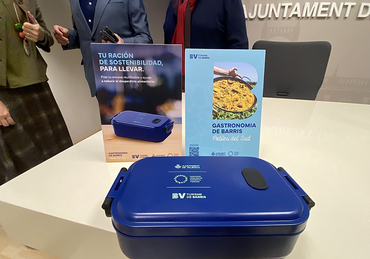 Imagen principal - Uno de los 3.000 envases repartidos en los restaurantes de Poblats al Sud para que los comensales se lleven a casa las sobras de la comida.