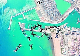 La dársena antigua se convirtió en una marina deportiva.