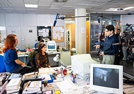 Una de las escenas de la nueva película de Óscar Bernácer, esta rodada en À Punt, que ha sido una de las diferentes localizaciones que se han empleado a lo largo del rodaje.