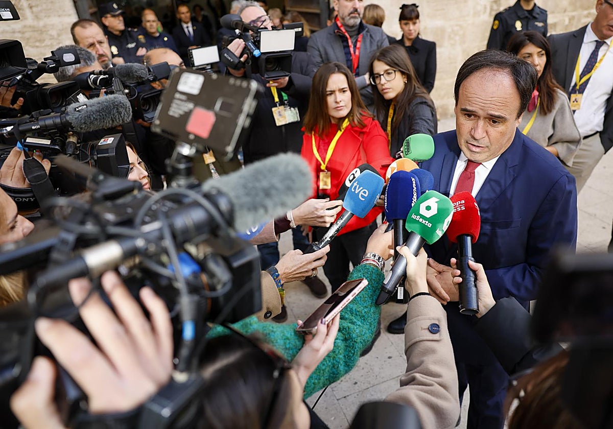 Pérez Llorca, a su llegada al acto de su toma de posesión como president.