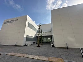 Edificio del nuevo centro de salud de Oliva.