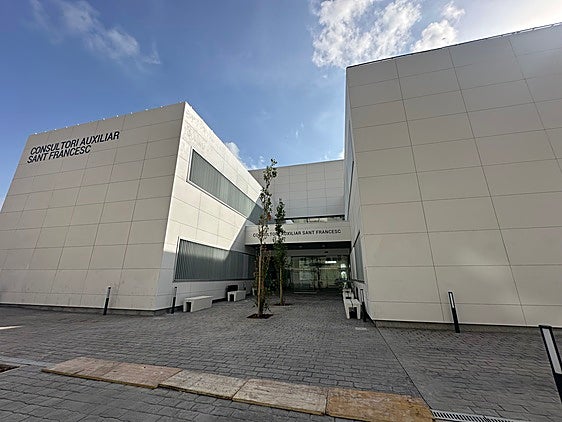 Edificio del nuevo centro de salud de Oliva.