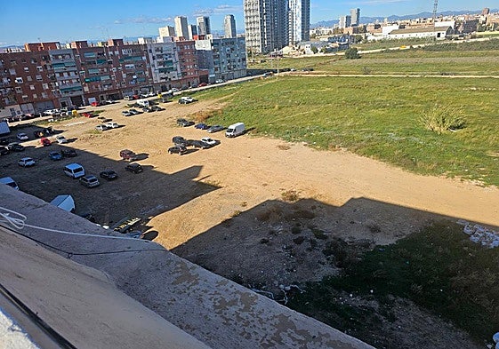 Solar de la calle Manuel Iranzo, en Valencia con vistas desde Alfafar.