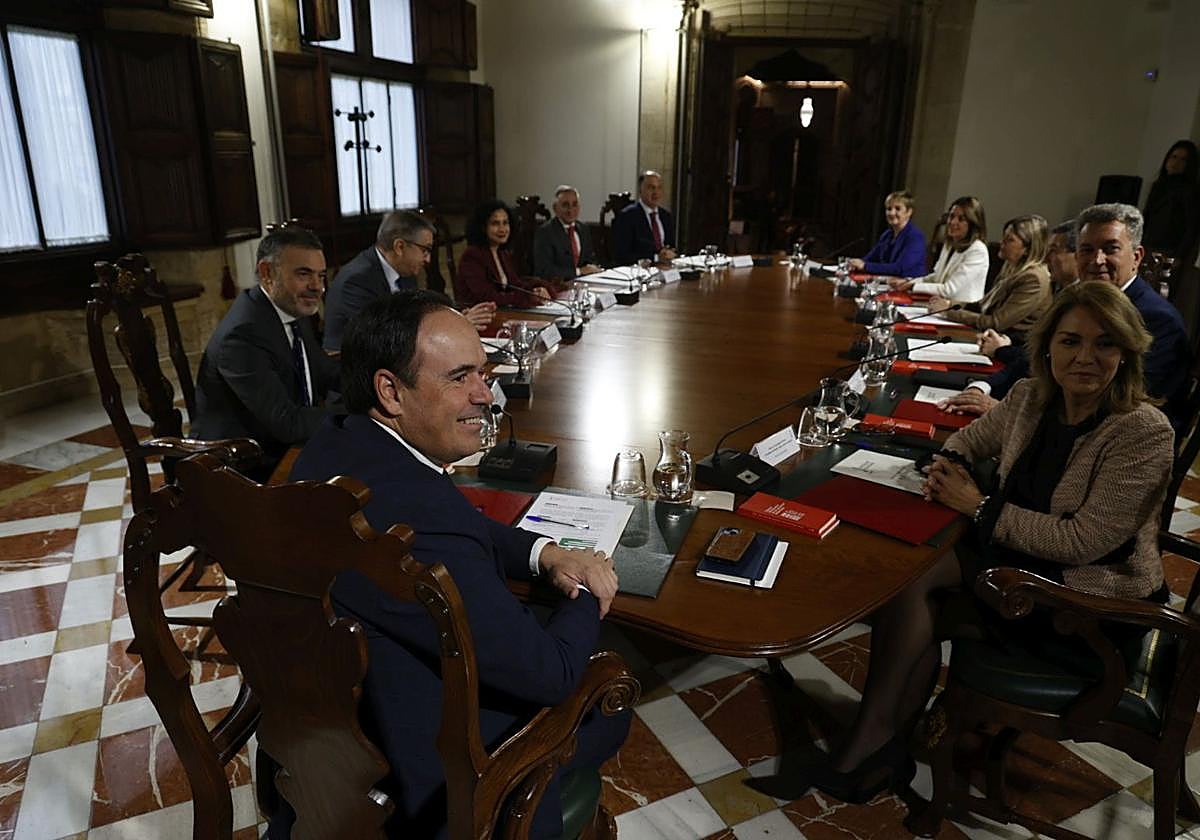 Primera reunión del nuevo Consell de Pérez Llorca