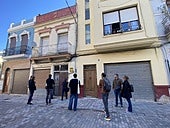 Primer día de visitas a la vivienda de Francisco Eiximenis 20, con personas interesadas en la puja.