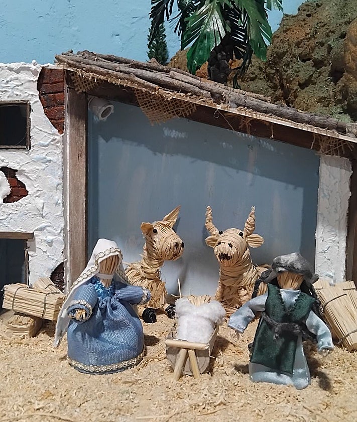 Imagen secundaria 2 - Personajes del belén de la falla Borrull-Turia, hechos de paja.