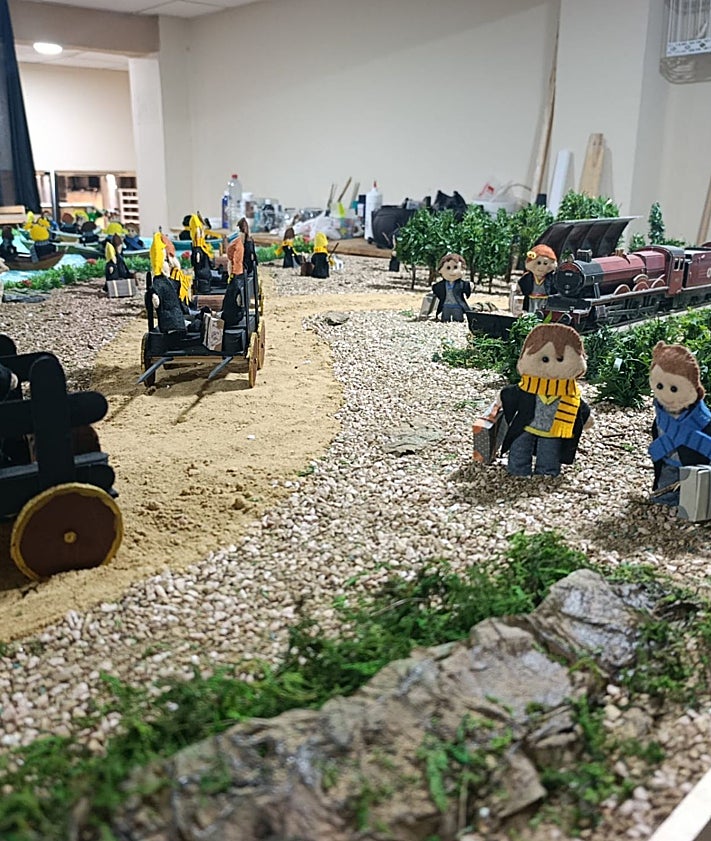 Imagen secundaria 2 - Belén ambientado en la película de Harry Potter de la falla Zapadores.