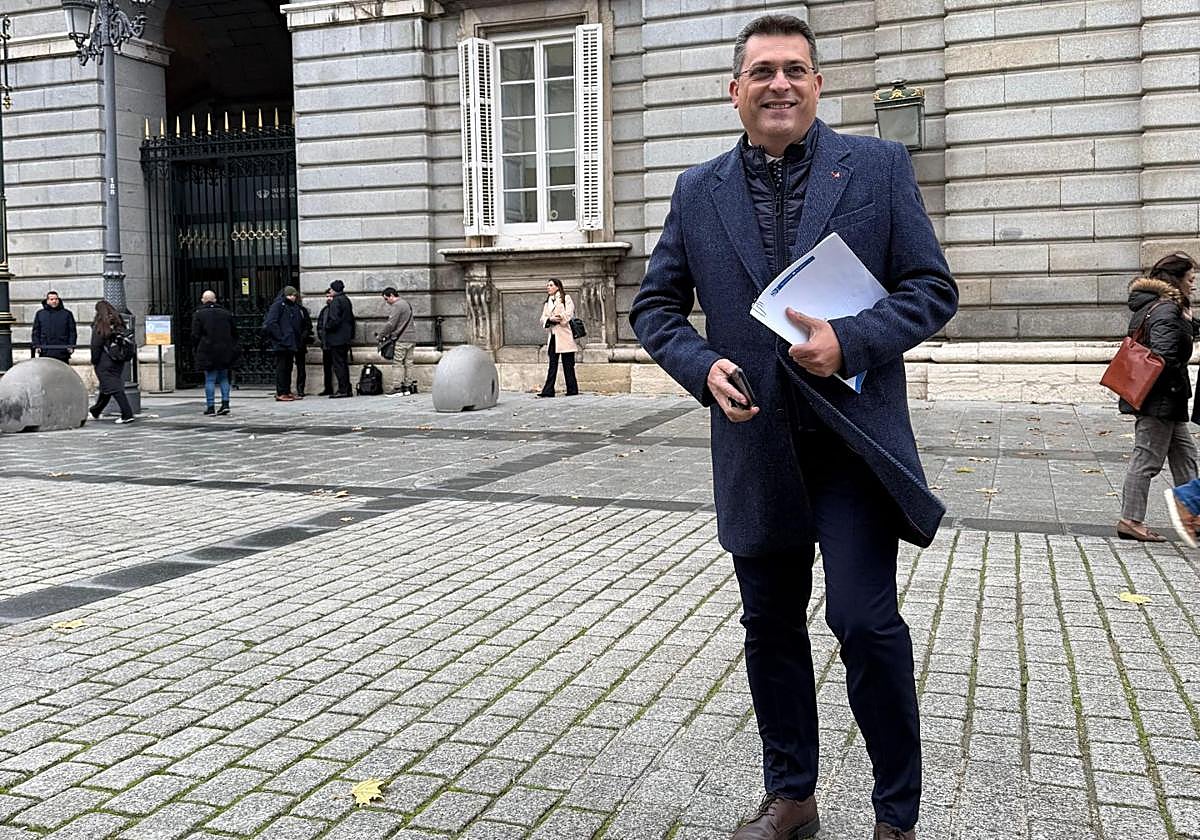 El alcalde Adsuara, antes de la presentación en Madrid.