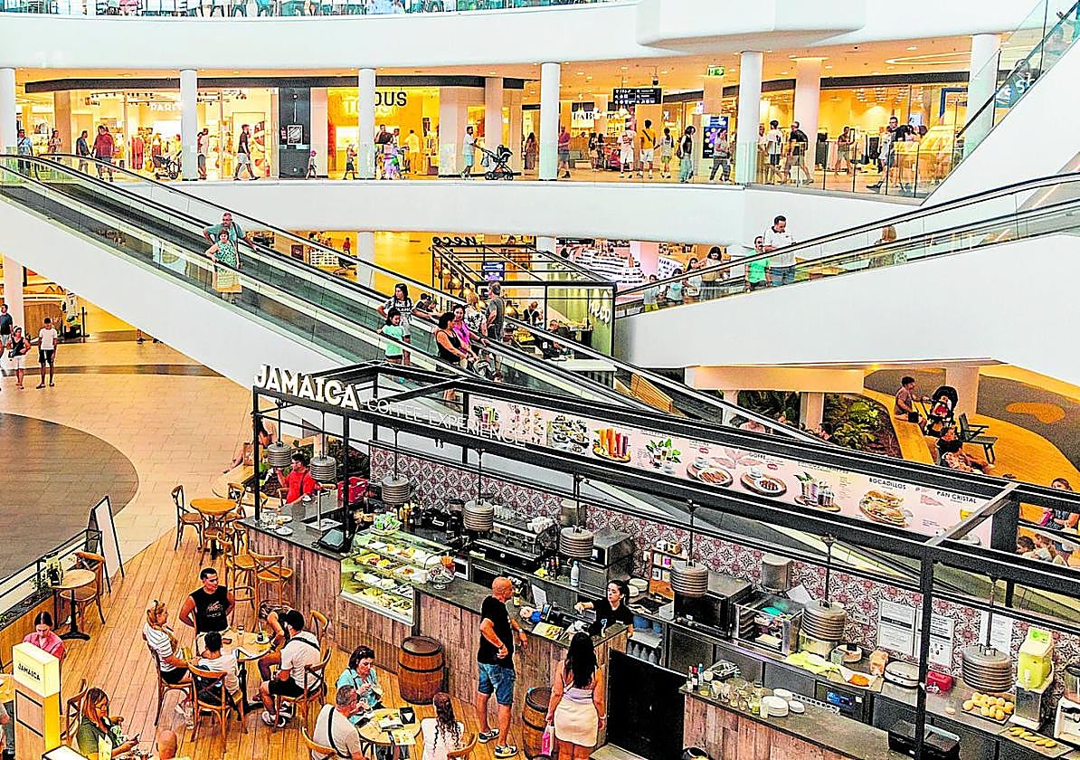 Entre la 'botigueta' y los grandes almacenes