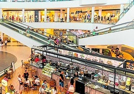 Entre la 'botigueta' y los grandes almacenes