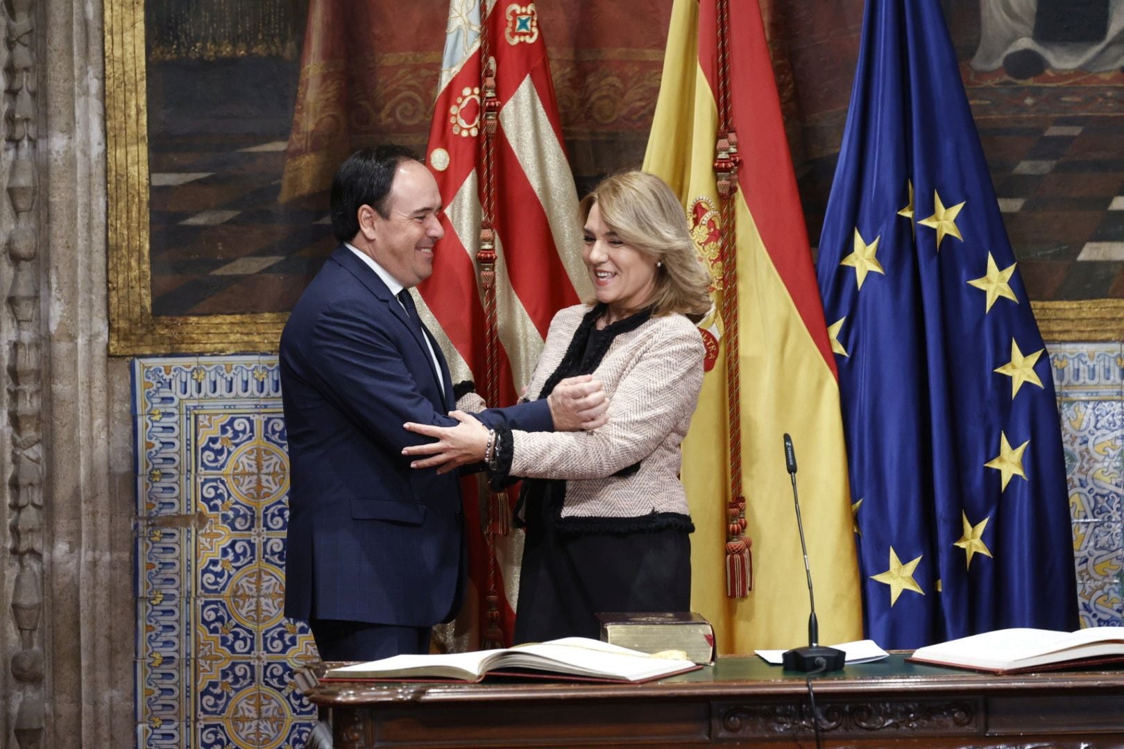 Fotos de la toma de posesión de los miembros del nuevo Consell