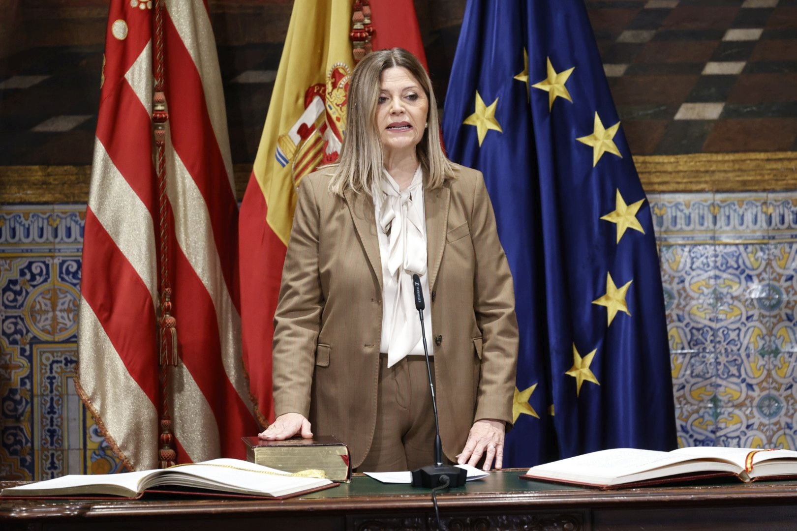 Fotos de la toma de posesión de los miembros del nuevo Consell