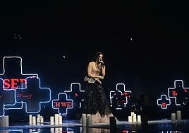 Rosalía, durante su actuación en Valencia, donde interpretó por primera vez en directo 'Requiem'.