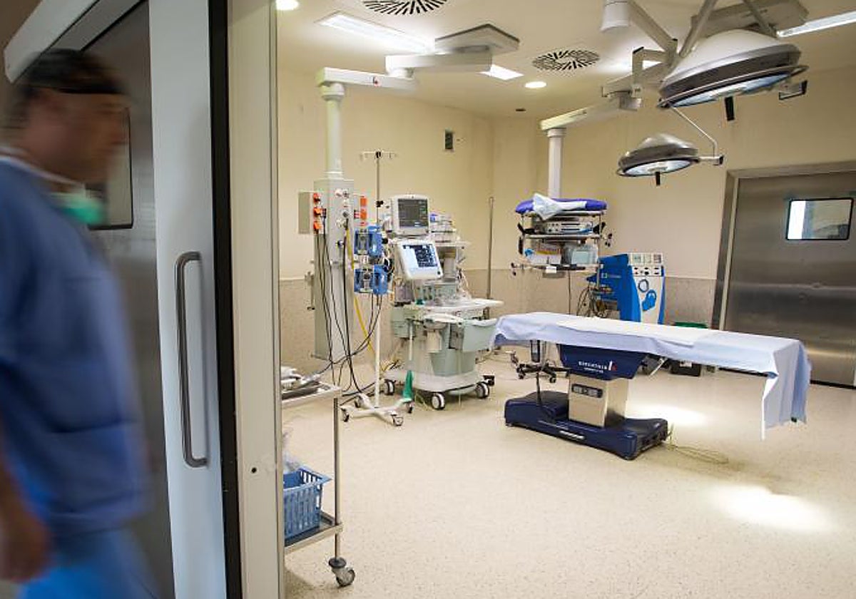 Uno de los quirófanos del hospital de Manises.