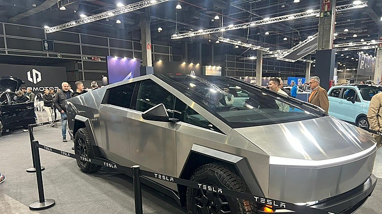 El Cybertruck, en el pabellón 1 de Feria Valencia.