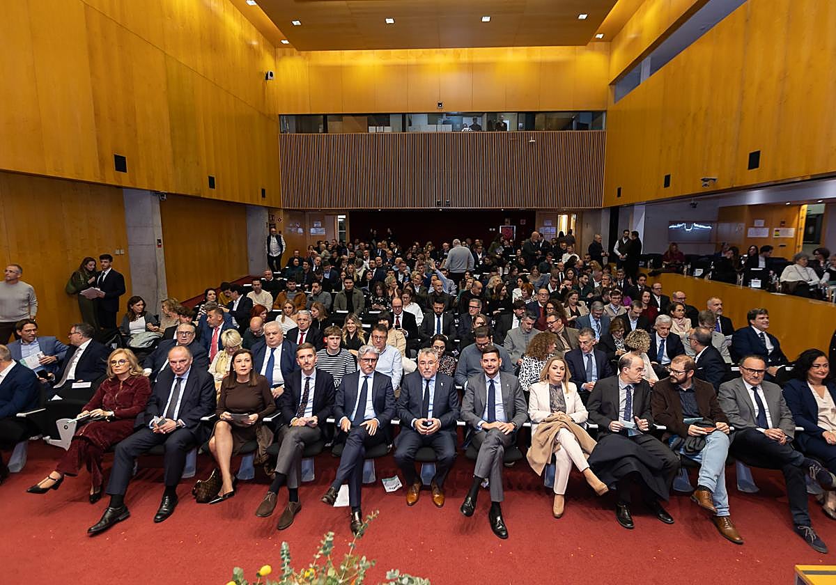 Público asistentes a la gala de FAES.