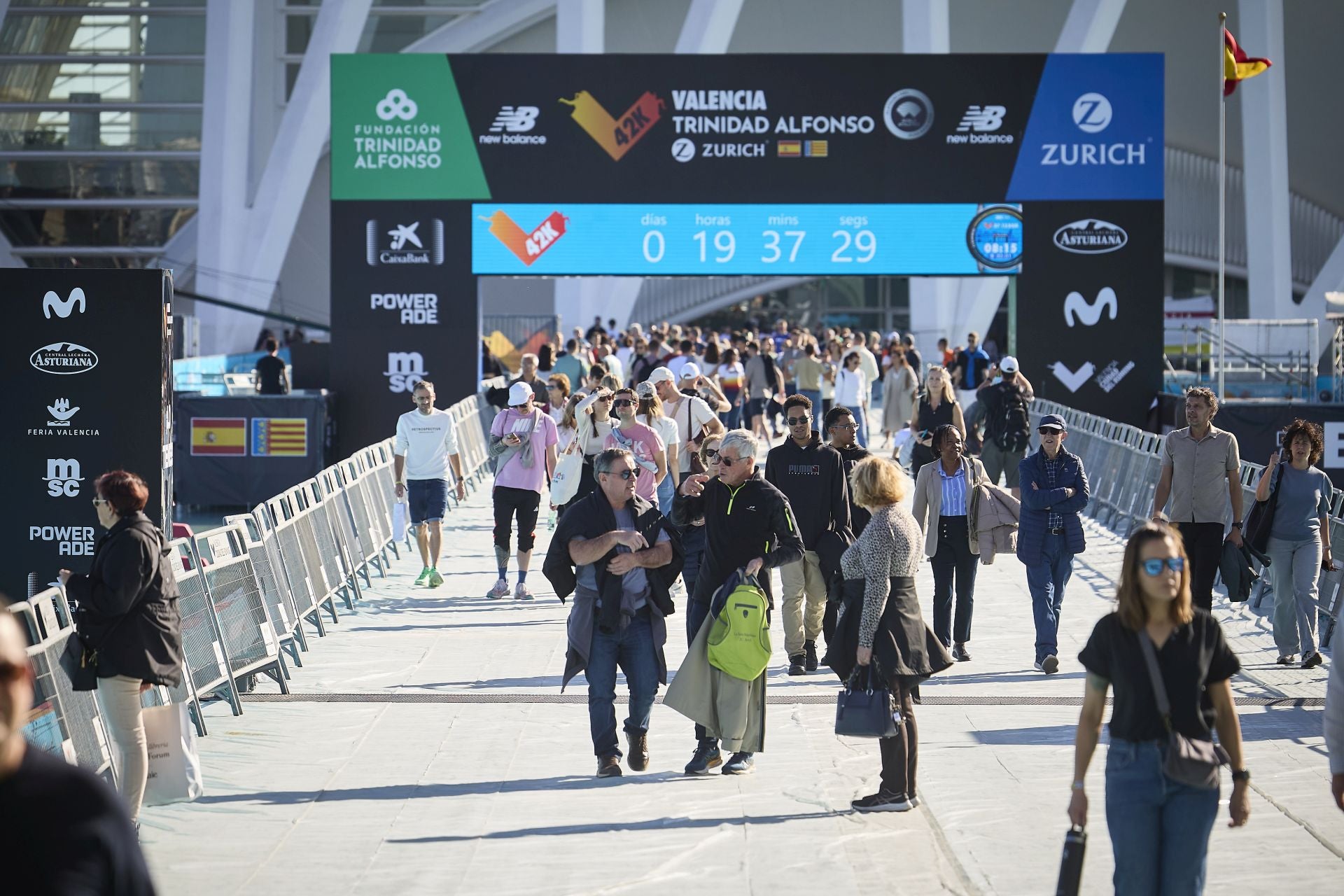 FOTOS | La Ciudad de las Artes y las Ciencias la víspera del Maratón de Valencia 2025